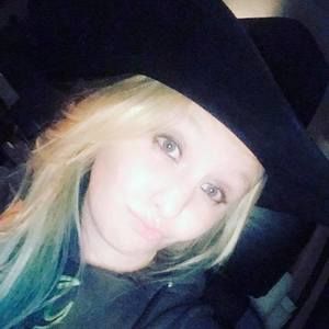 Meet your Posher, Clarissa